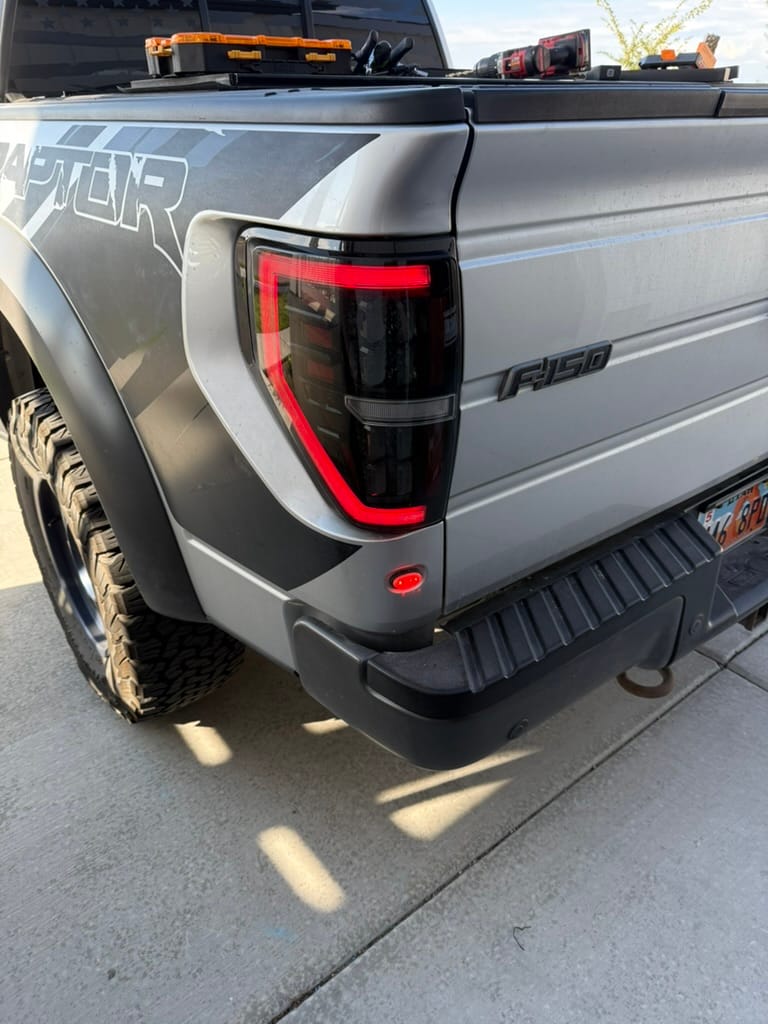 Raptor tailgate and bed rack detail